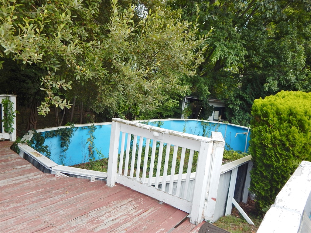 104 Crestfield Dr Property Photo 7