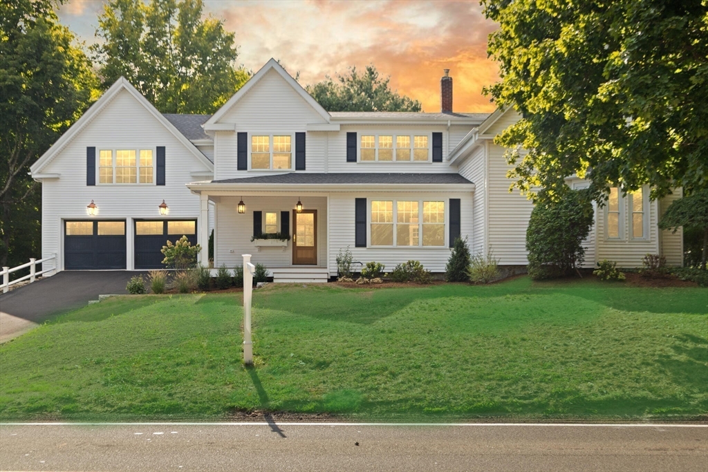 221 Center St Property Photo 1