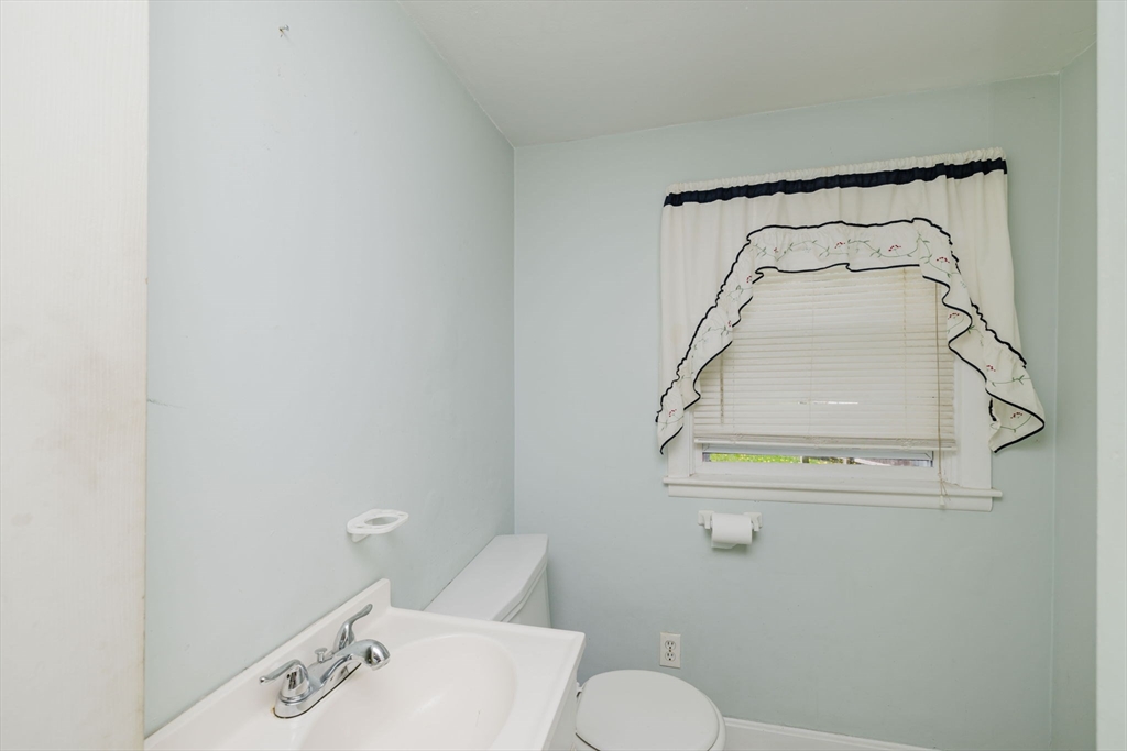 817 State Rd Property Photo 32