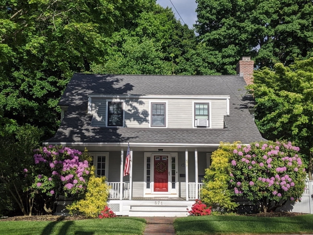 571 Washington St Property Photo 1
