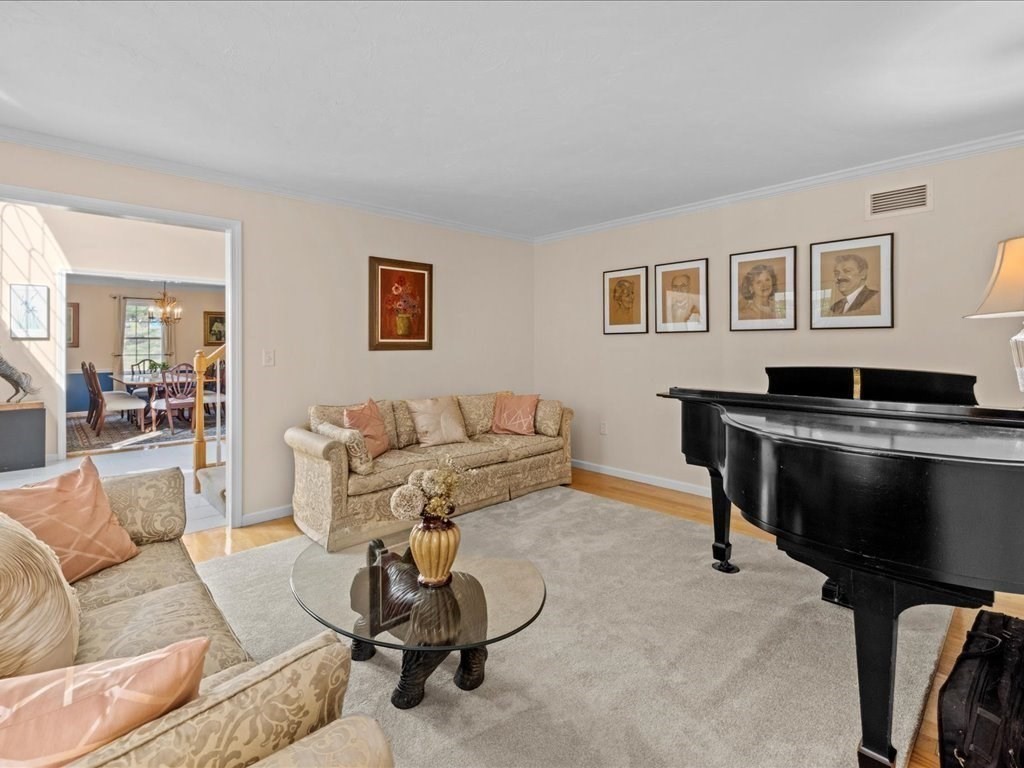 6 Wood St Property Photo 8