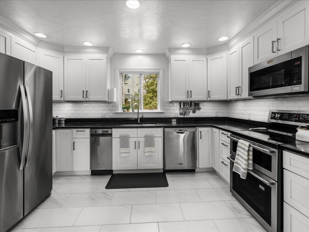 6 Wood St Property Photo 10