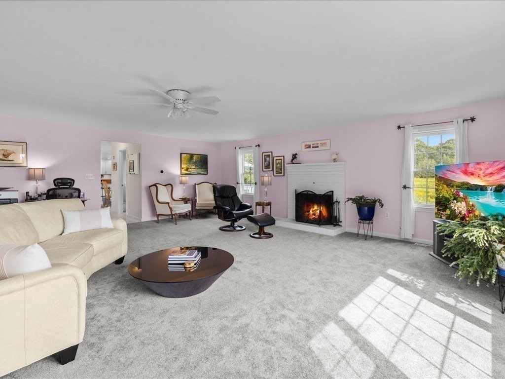 6 Wood St Property Photo 16