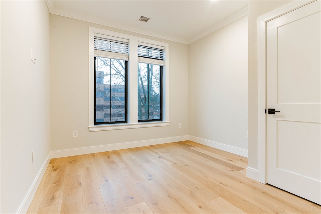 157 Everett St. # 302 Property Photo 6