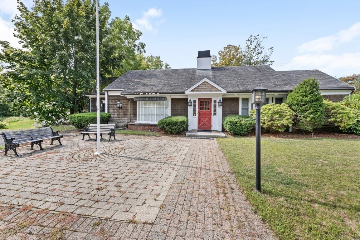 11 Maple St Property Photo 1