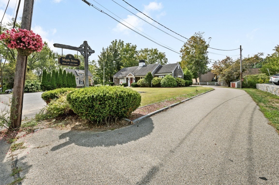 11 Maple St Property Photo 2