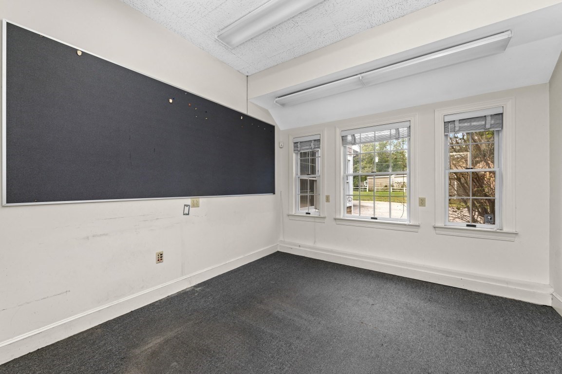 11 Maple St Property Photo 5