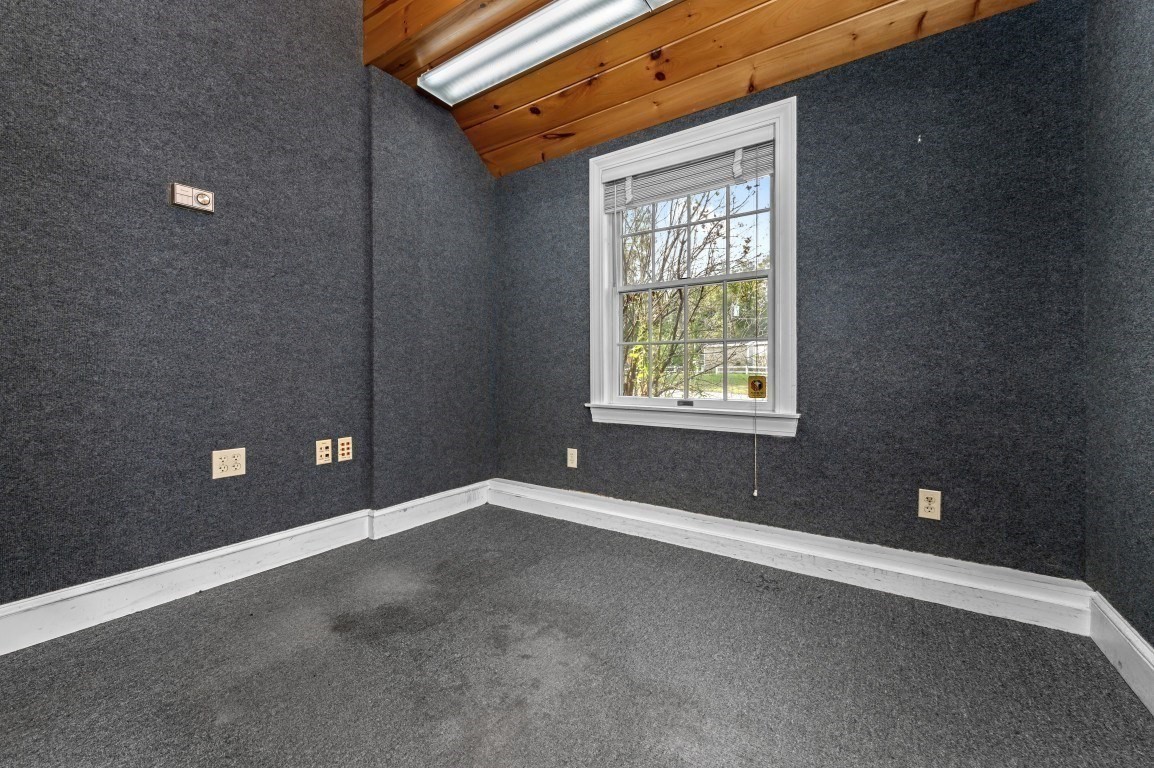 11 Maple St Property Photo 8