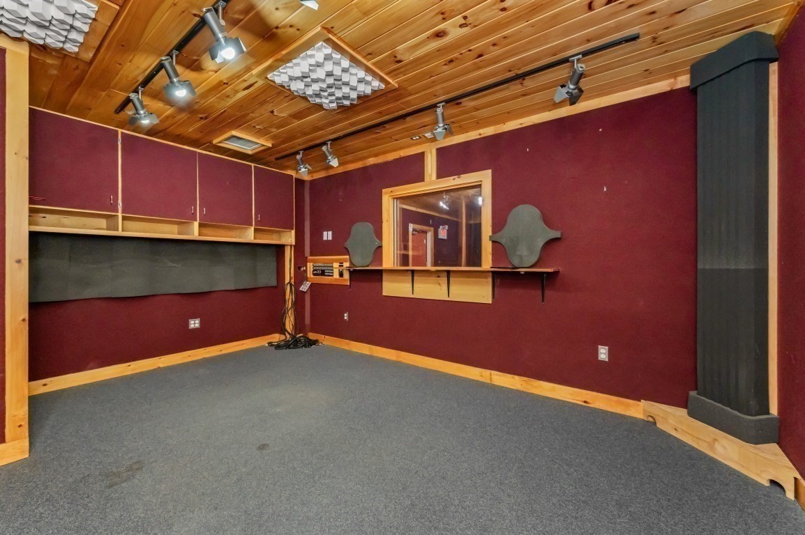 11 Maple St Property Photo 13