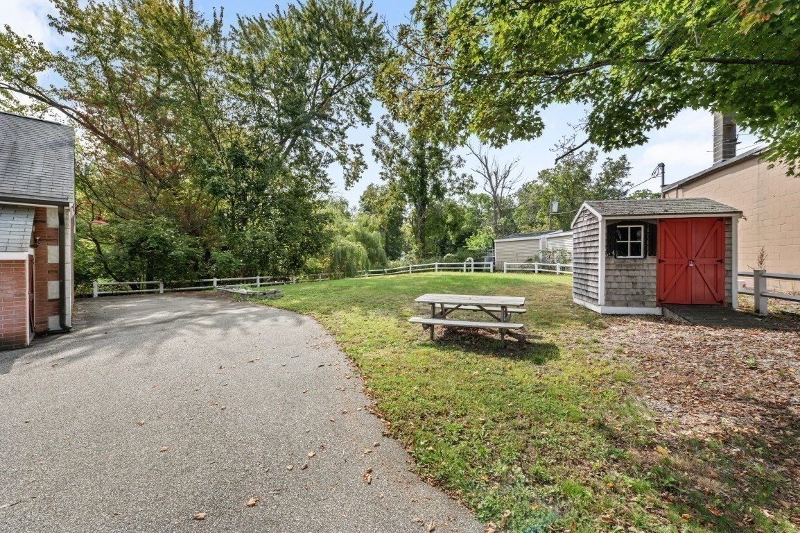 11 Maple St Property Photo 18