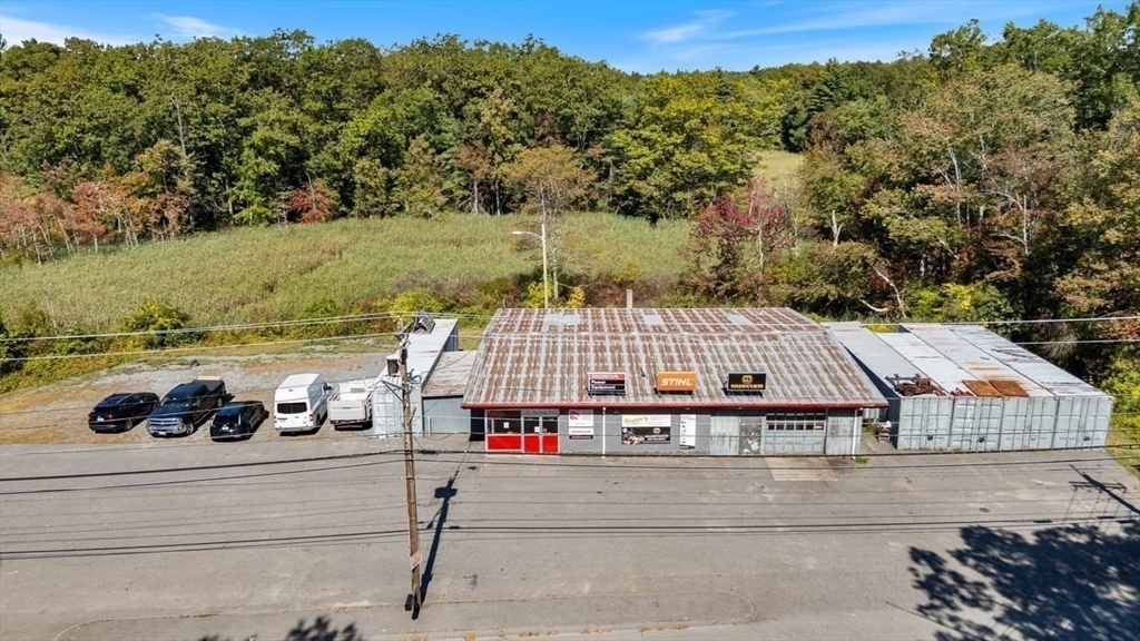 746 Amesbury Rd Property Photo 1