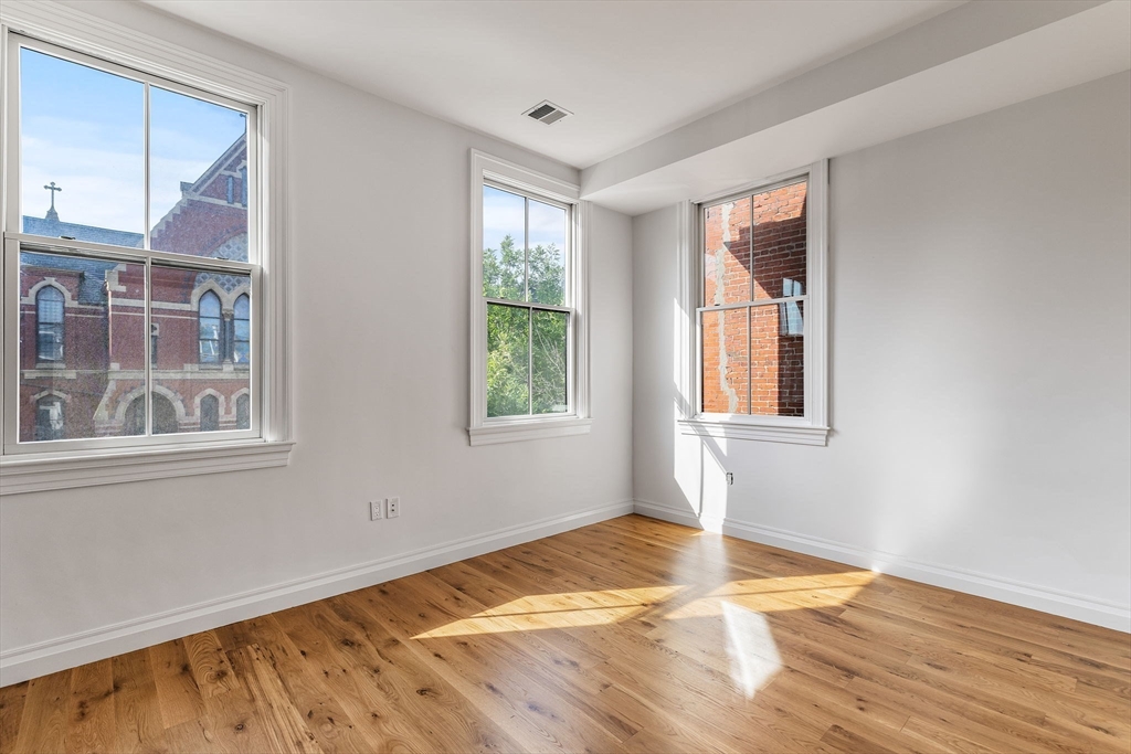 520 East Broadway # 2 Property Photo 12