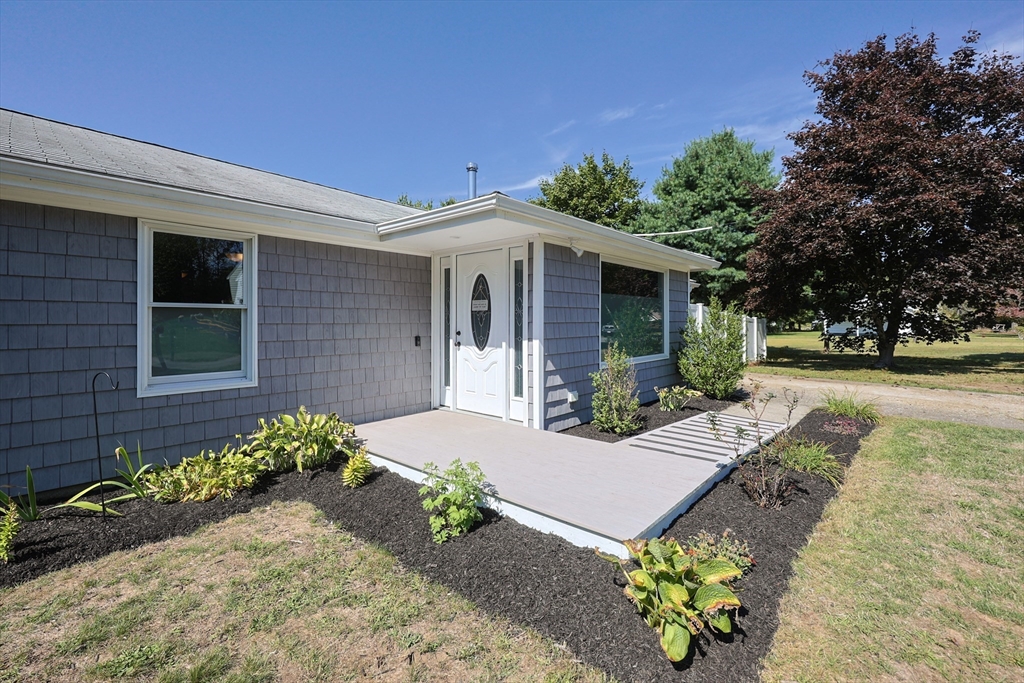 8 Denise Ave Property Photo 1