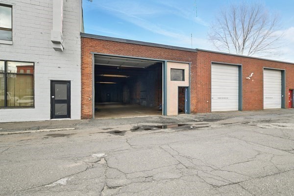 420 Race St Property Photo 3
