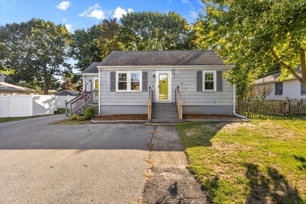 31 Briggs Ave Property Photo 1