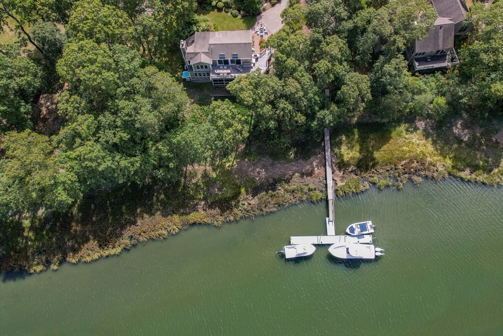 11 Little Marsh Ln Property Photo 1