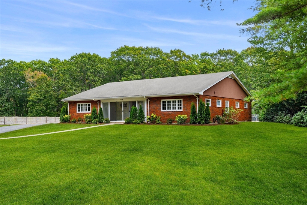 41 Essex St Property Photo 1