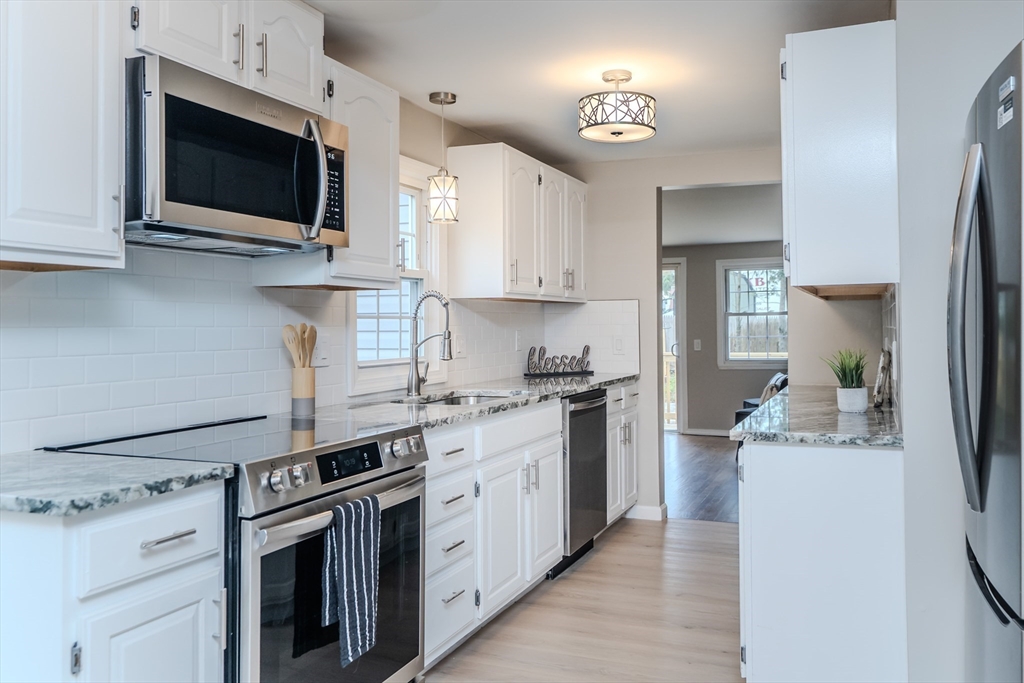 131 Maple St Property Photo 1