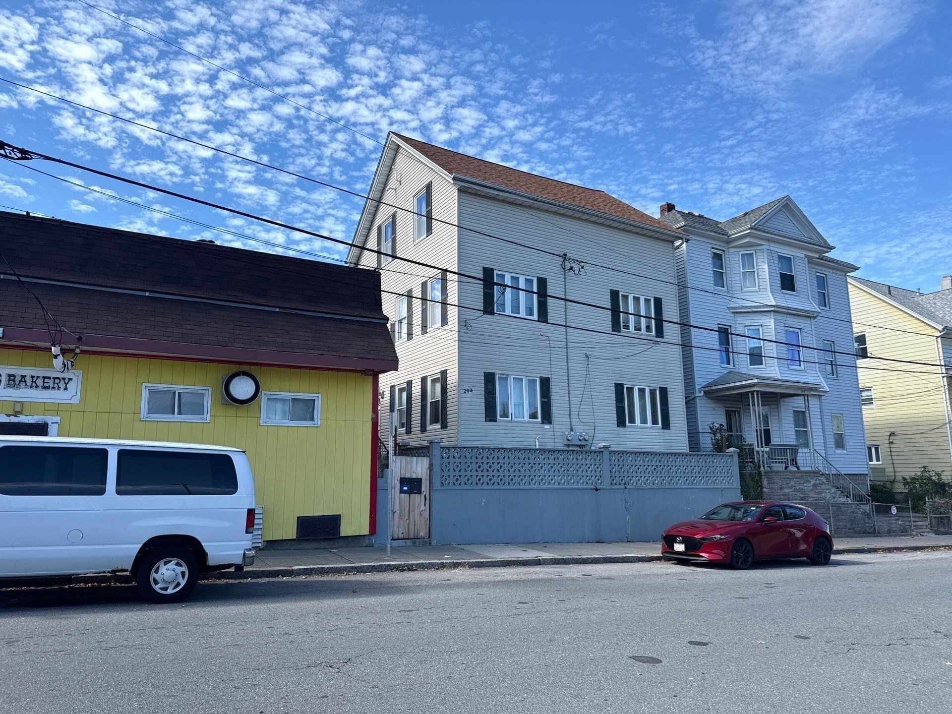 208 Snell St Property Photo 3