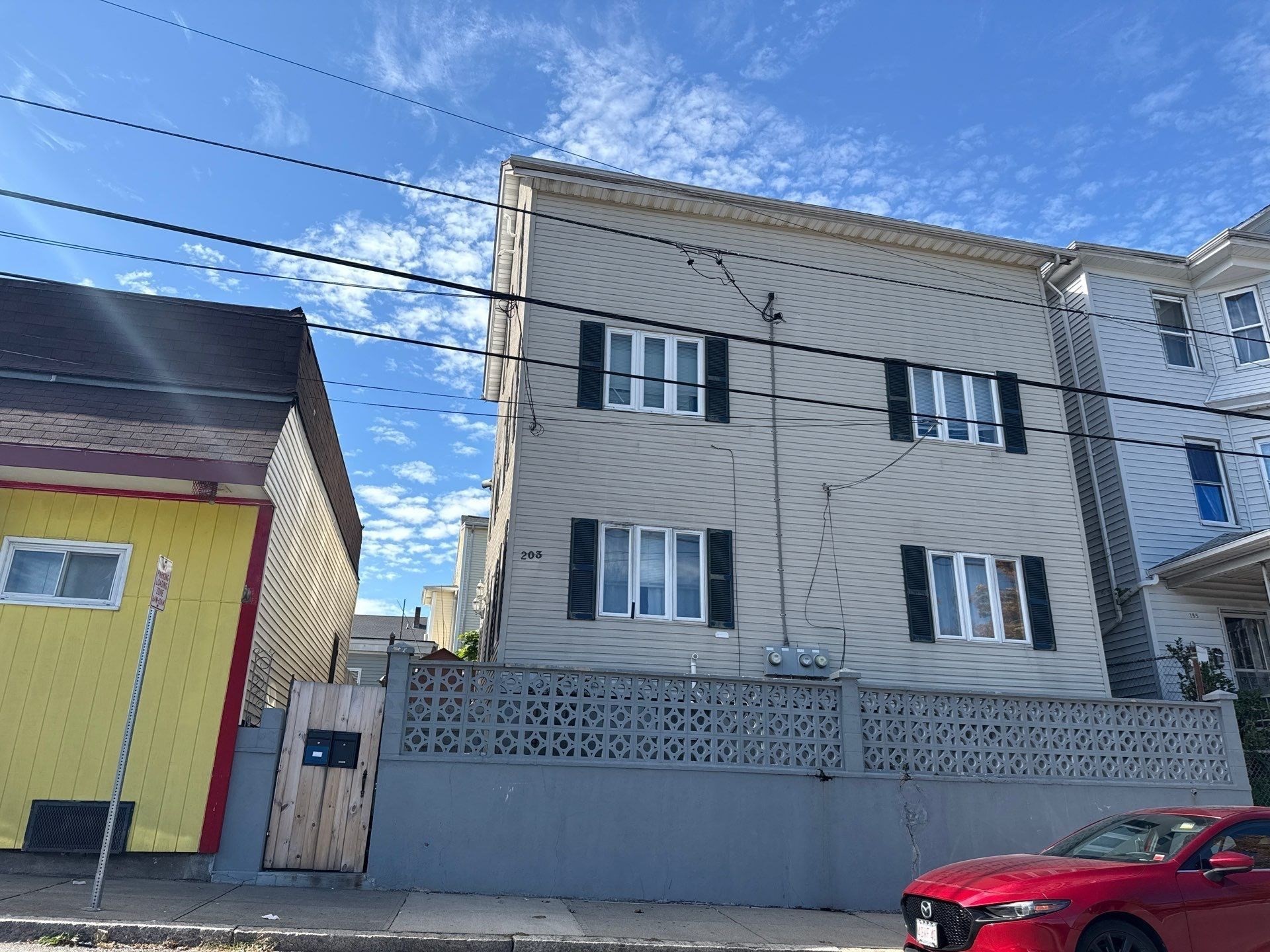 208 Snell St Property Photo 4