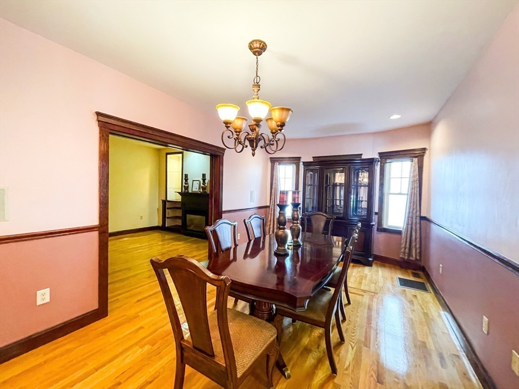 55 Metropolitan Ave Property Photo 6