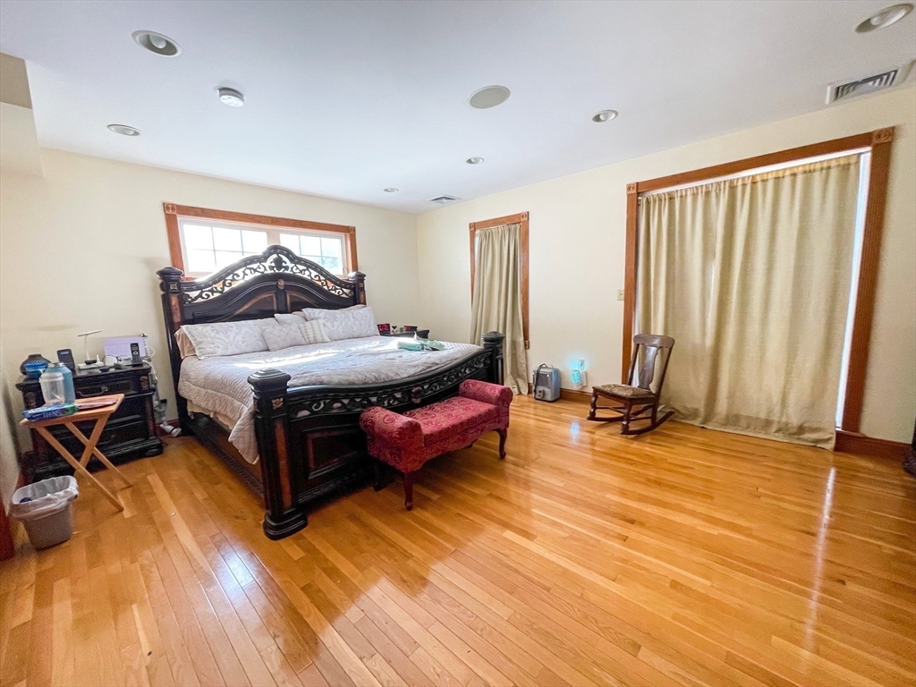 55 Metropolitan Ave Property Photo 7