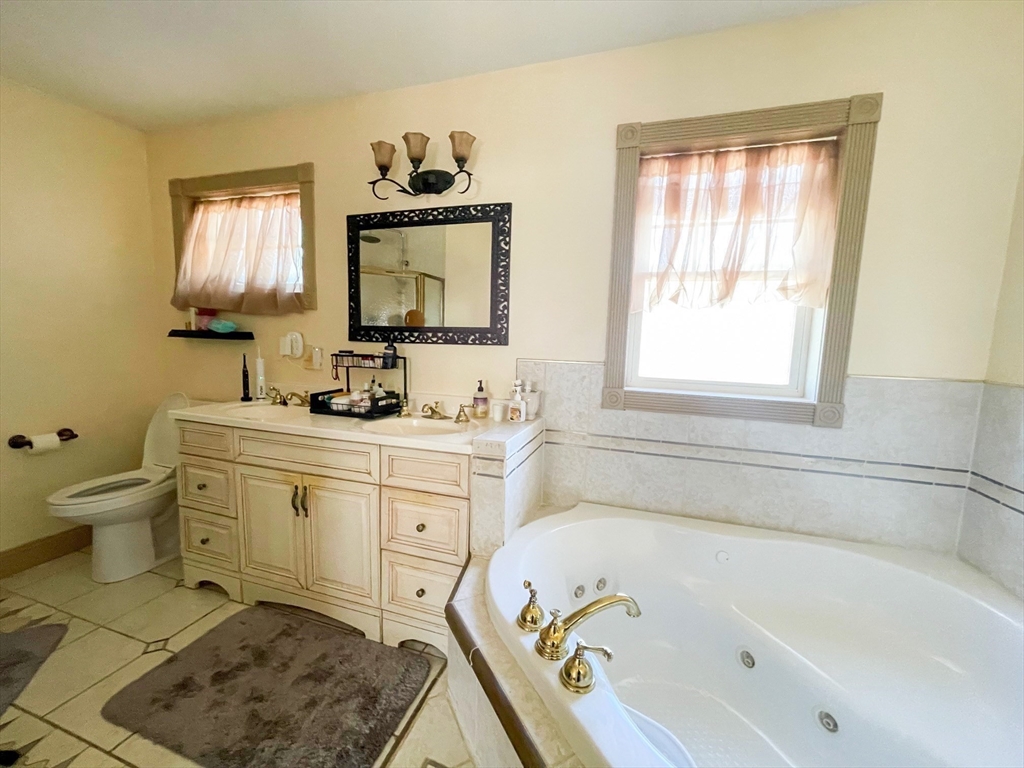 55 Metropolitan Ave Property Photo 8