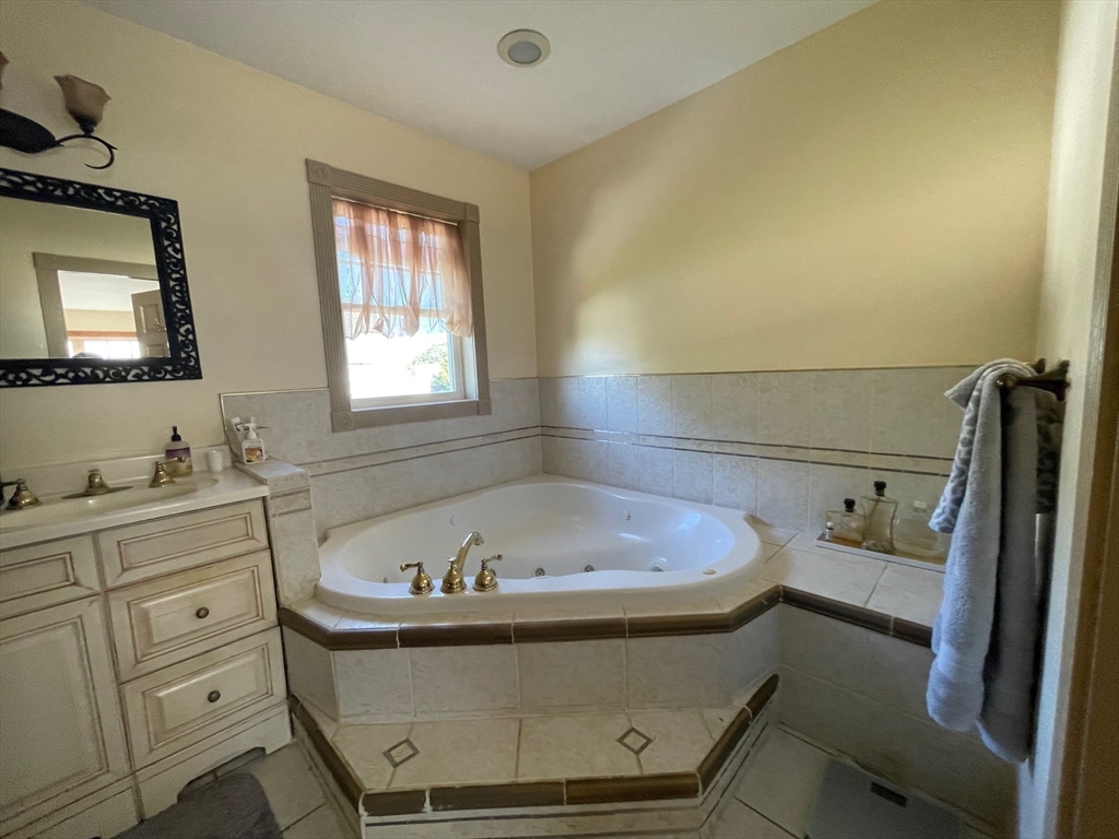 55 Metropolitan Ave Property Photo 9