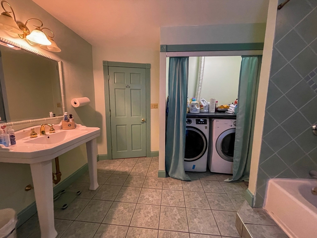 55 Metropolitan Ave Property Photo 11