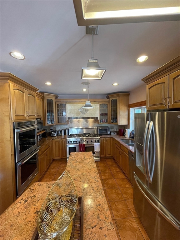 55 Metropolitan Ave Property Photo 17