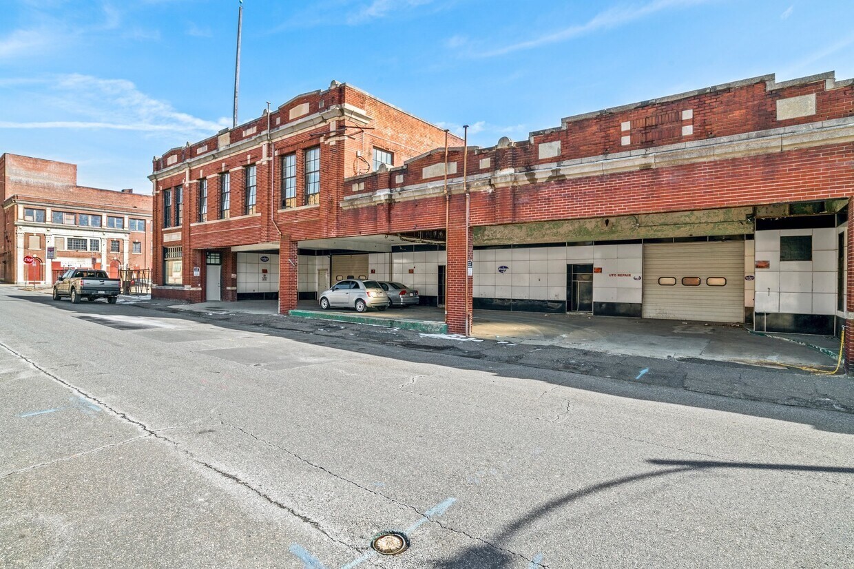 158 Chestnut St Property Photo 2