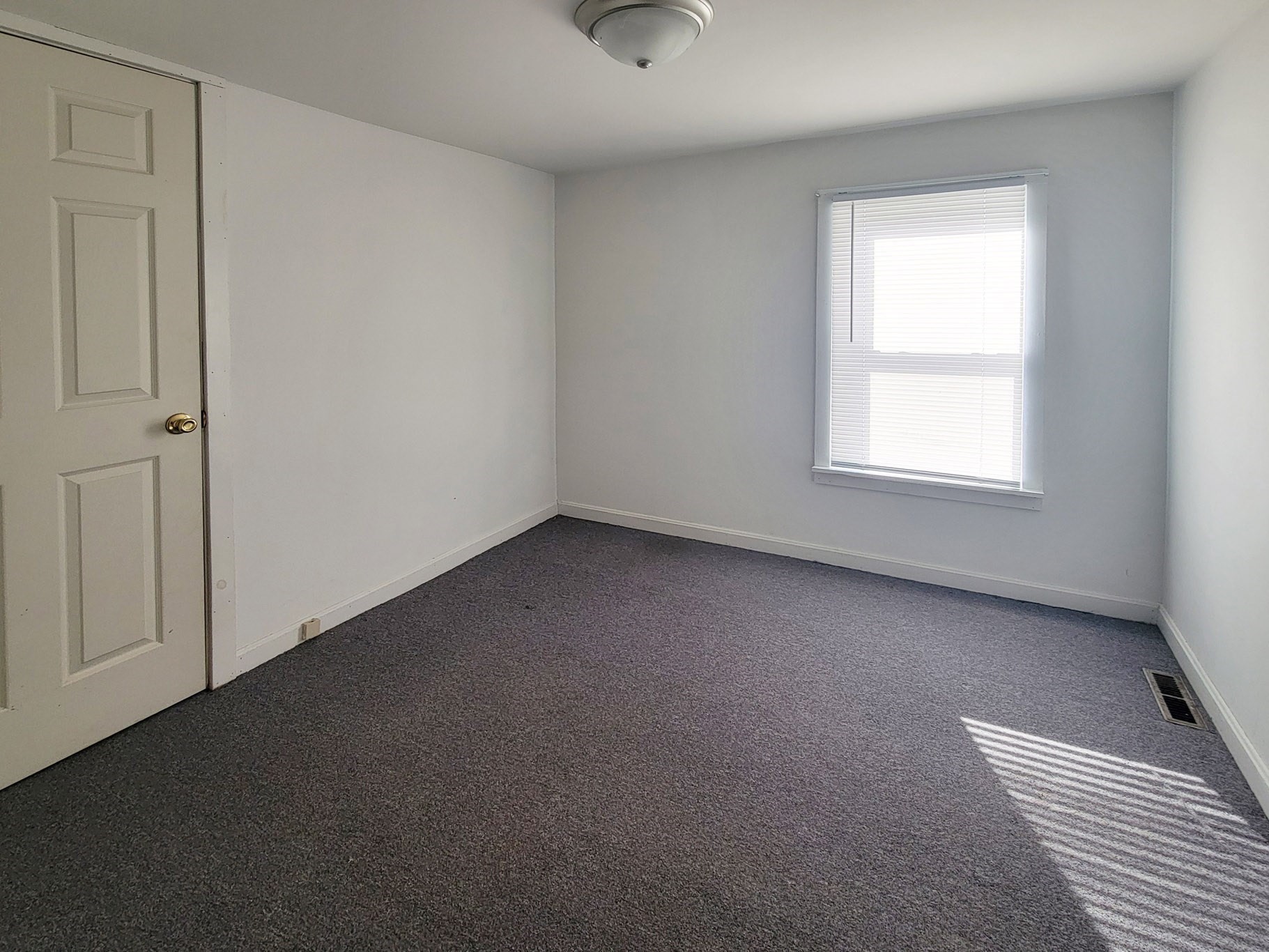 12 School Street Property Photo 17