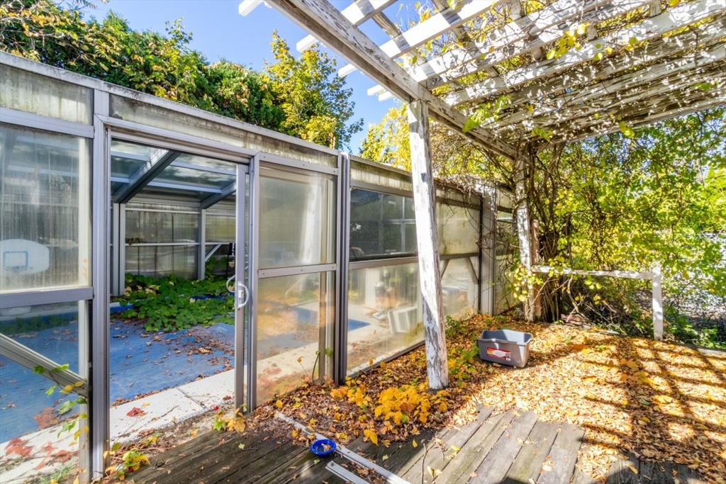 355 Canton St Property Photo 6