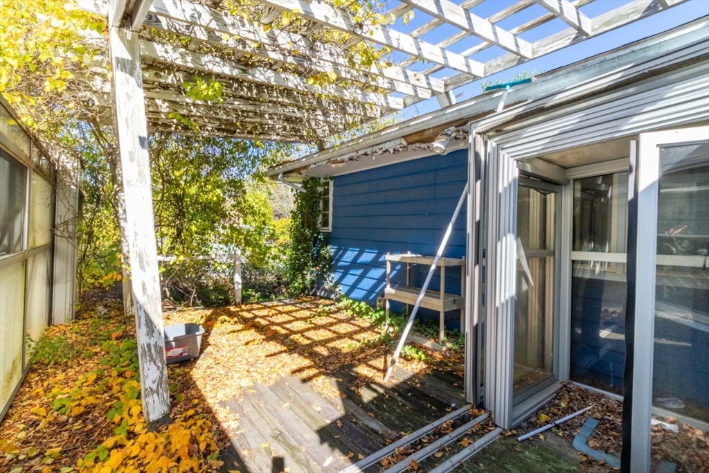 355 Canton St Property Photo 7