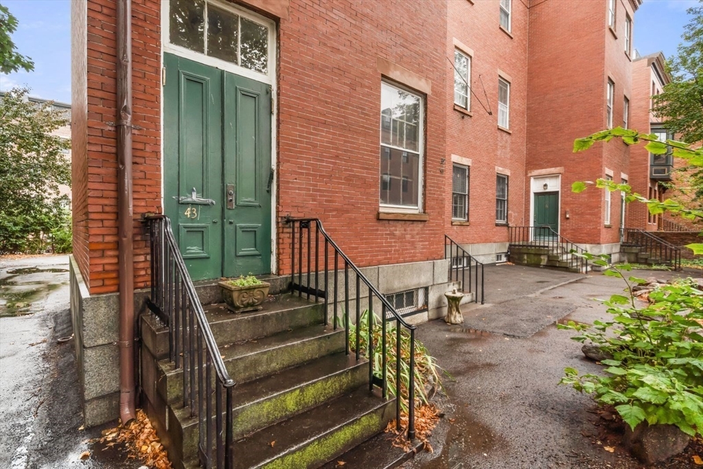 35-43 Rutland St Property Photo 4