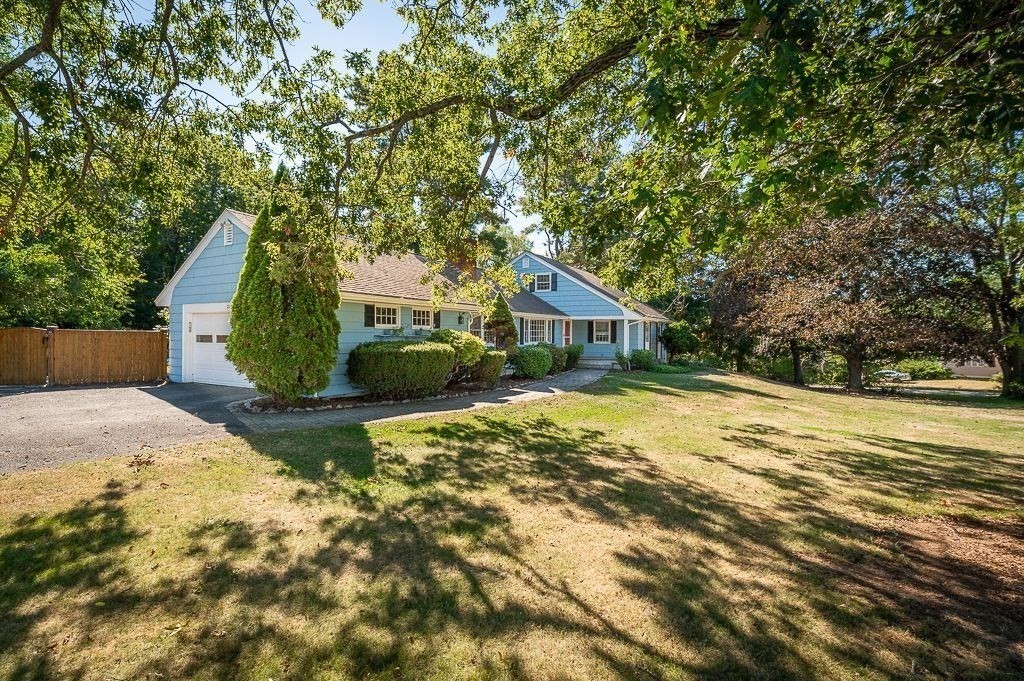 219 Topsfield Road Property Photo 1