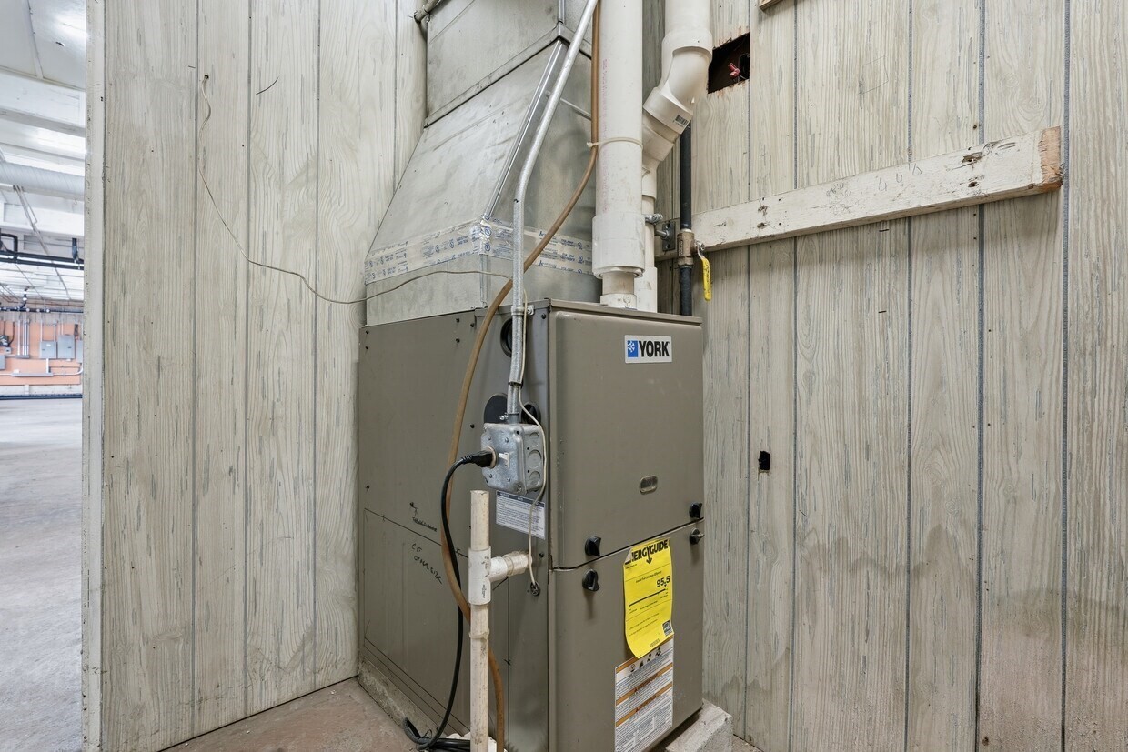 420 Dwight St Property Photo 7