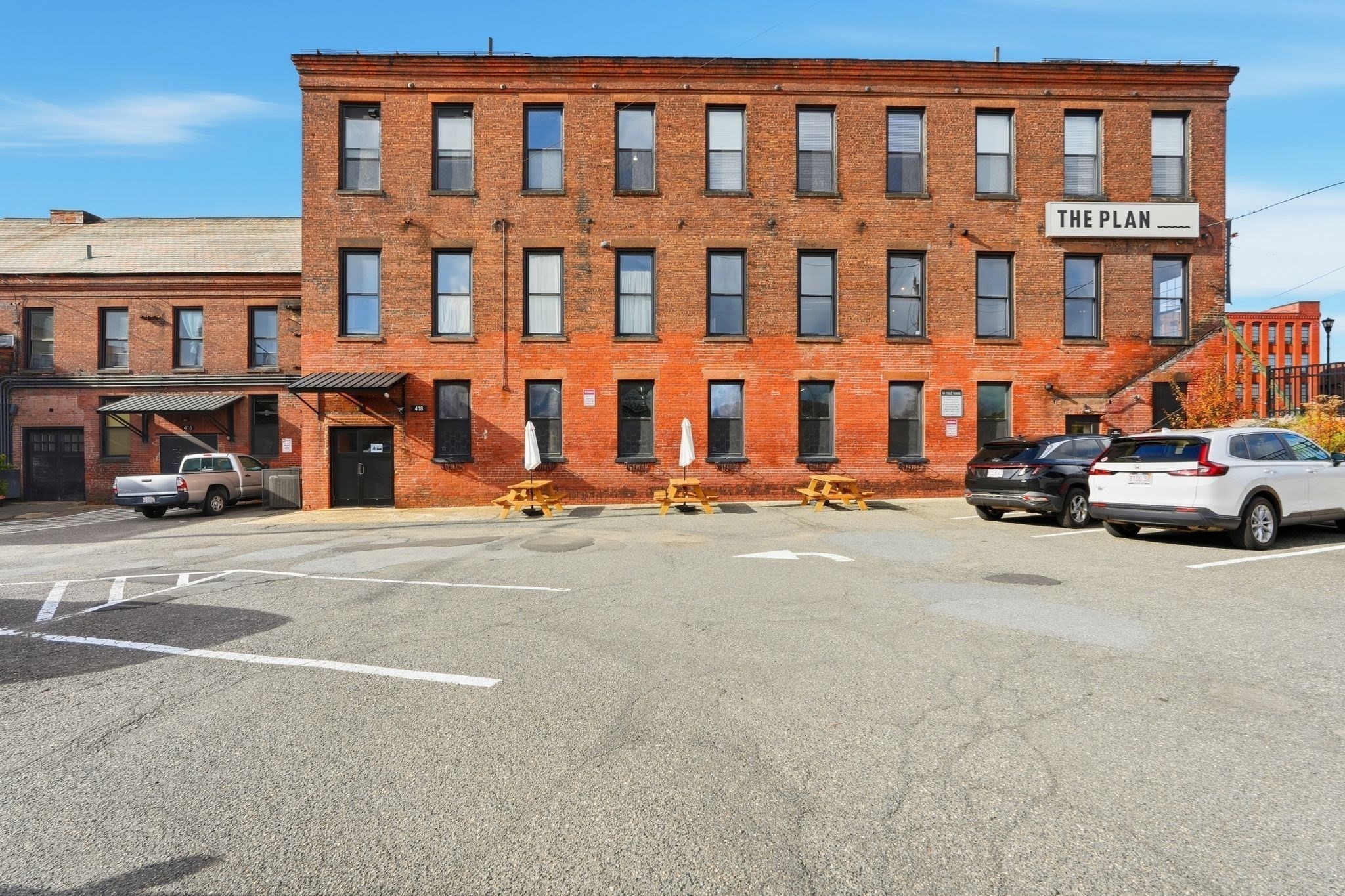 420 Dwight St Property Photo 8