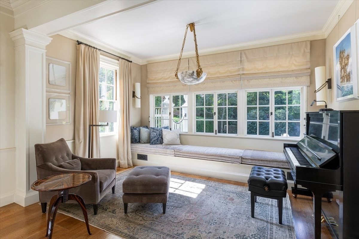 153 Brattle St Property Photo 4