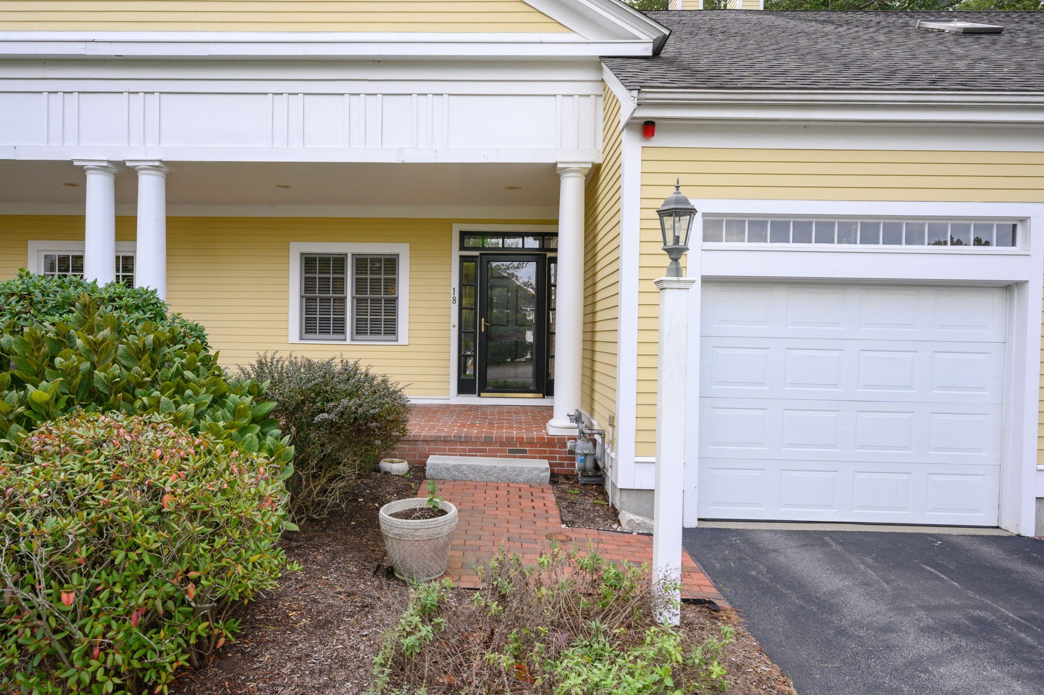 18 Whiting Lane # 18 Property Photo 4