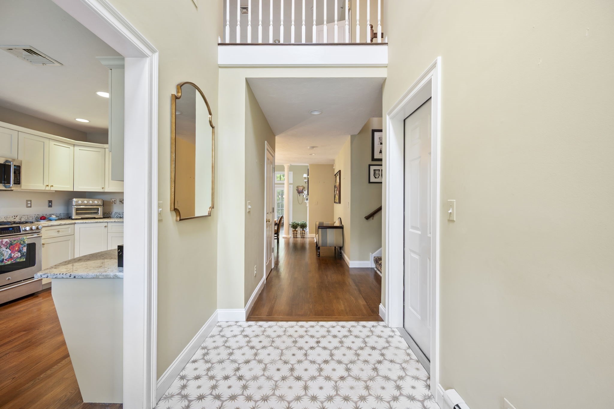 18 Whiting Lane # 18 Property Photo 5