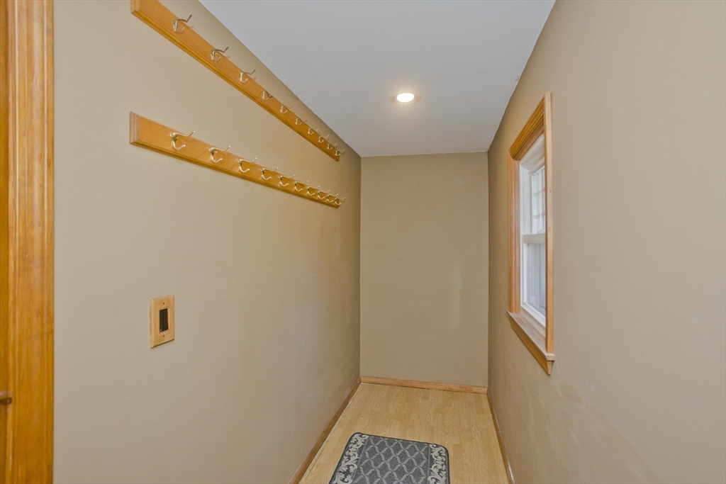 90 Anson St Property Photo 4