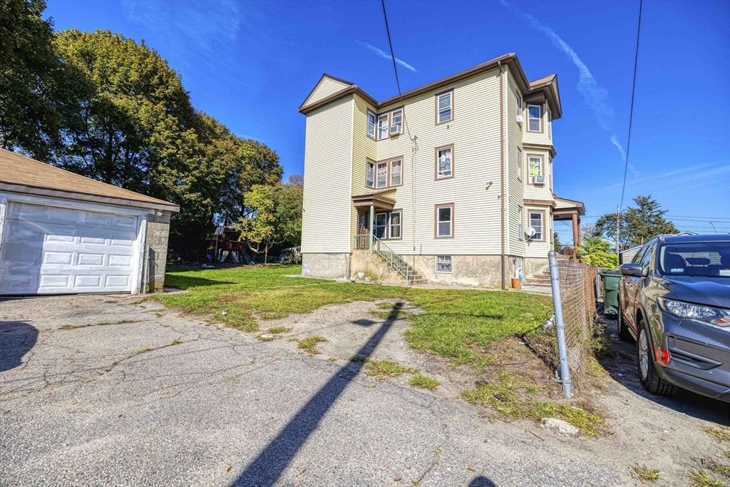 15 Higgins St Property Photo 12