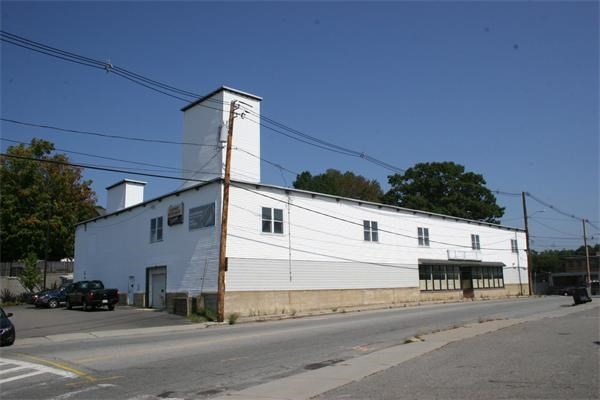 380 Main St Property Photo 1