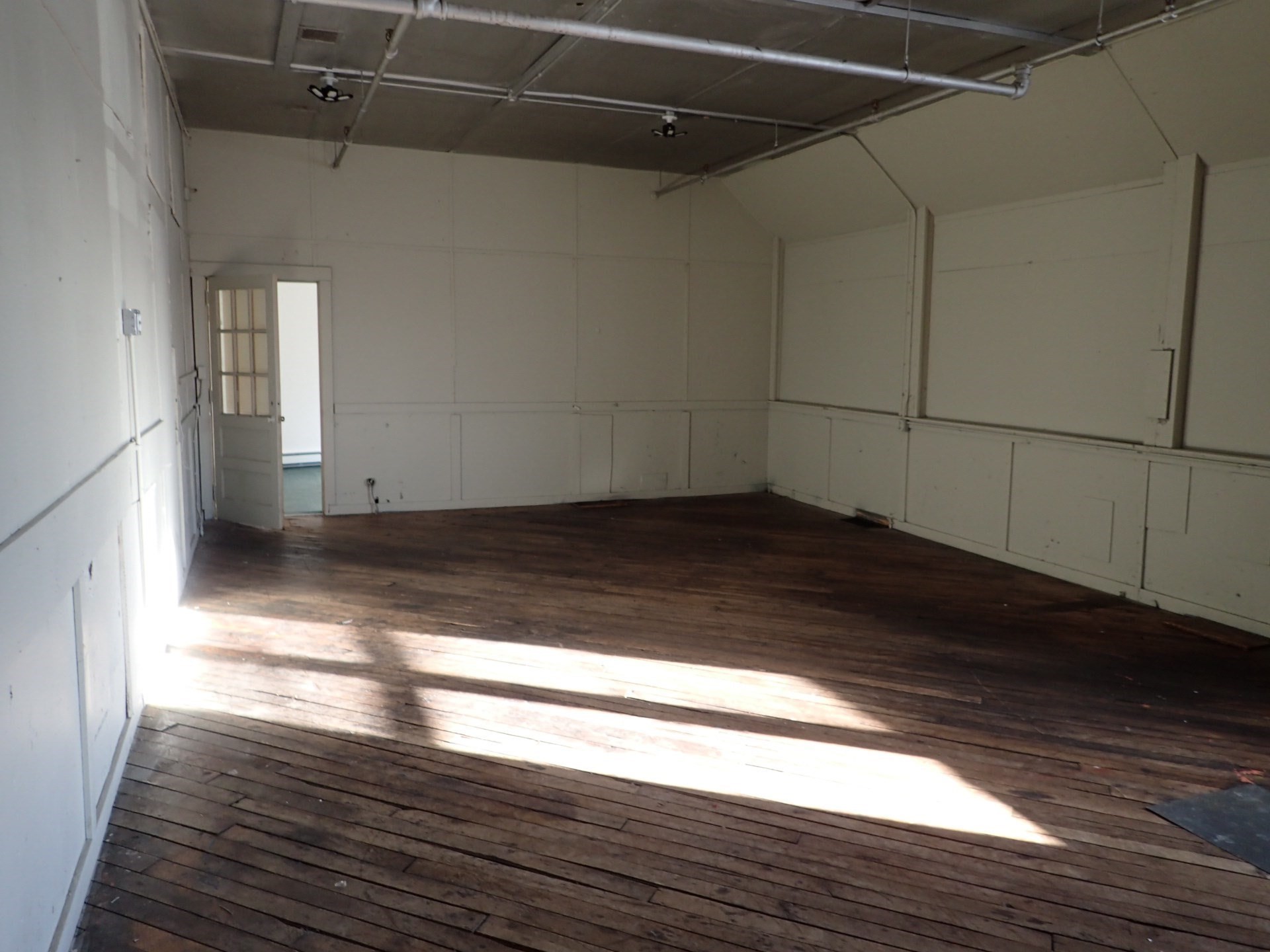 380 Main St Property Photo 7