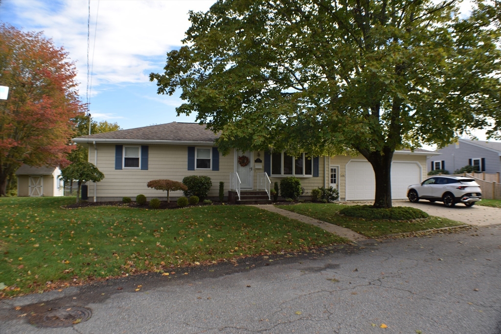 122 Robin Ln Property Photo 1