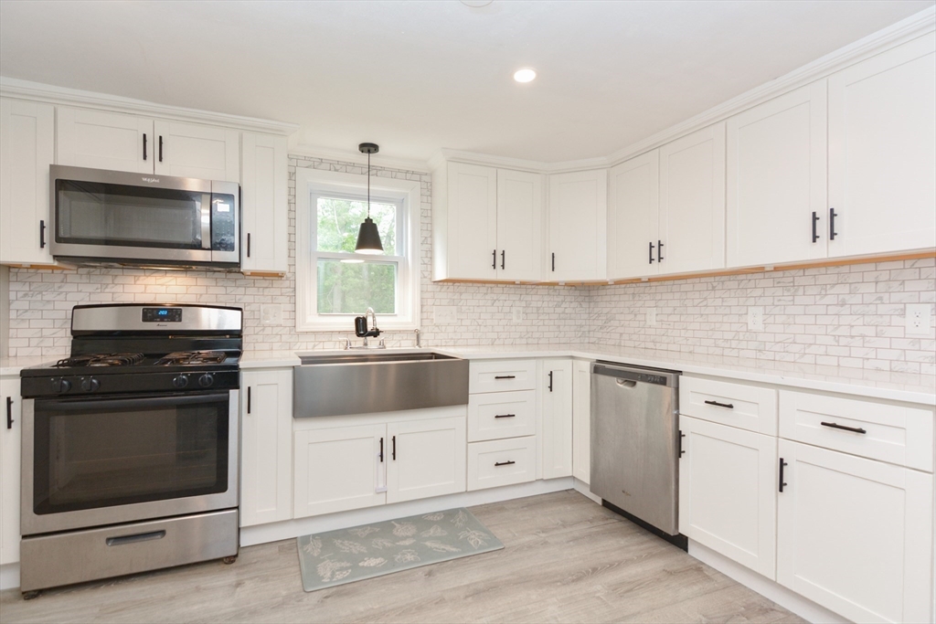 8 Roberts Rd Property Photo 1