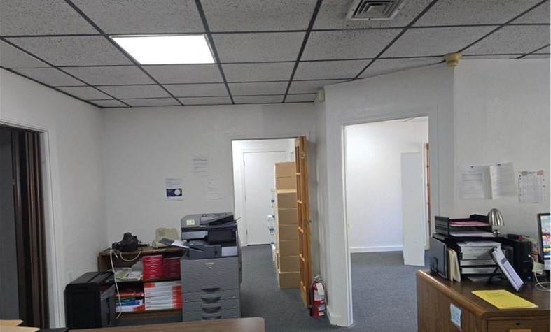 596 Pleasant St Property Photo 4