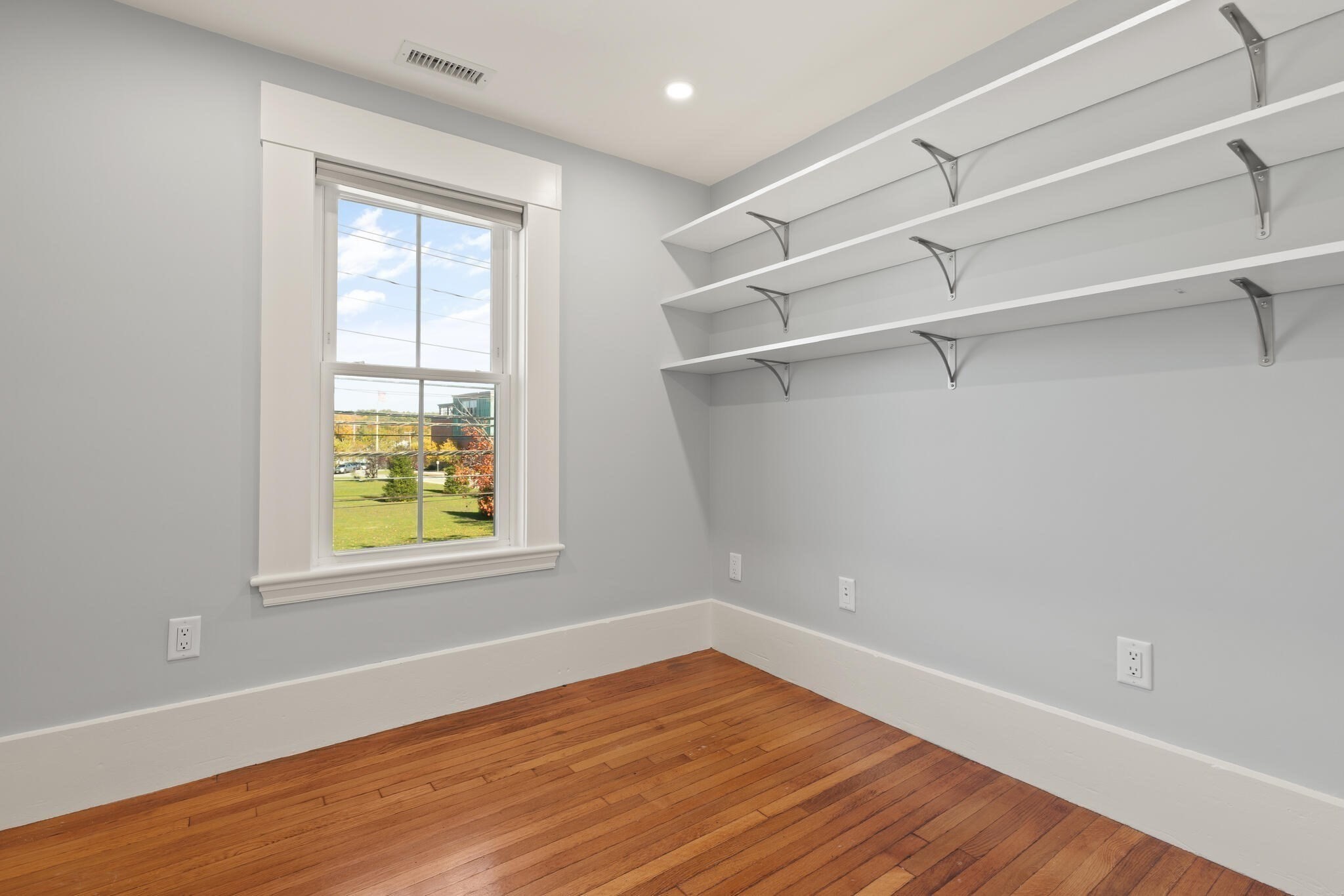 70 School St Property Photo 10