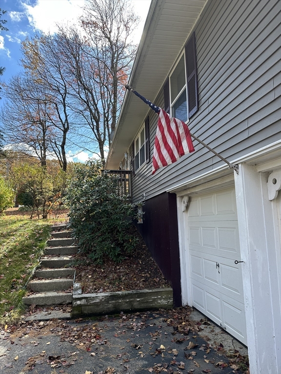 35 Laurel Hill Ln Property Photo 4